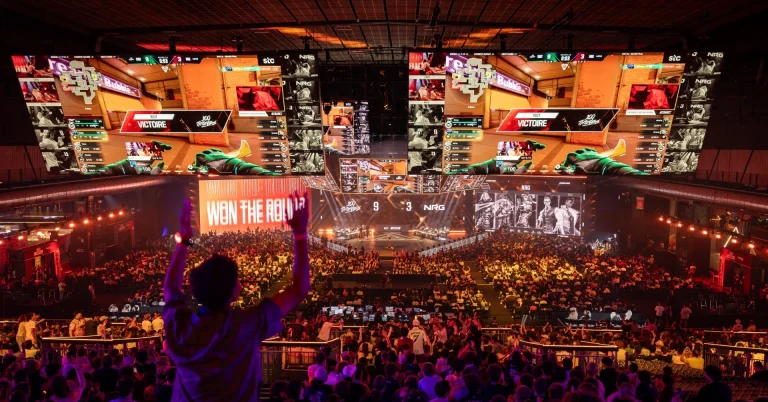 Finale Valorant de l’EWC 2026 à Paris remportée par 100 Thieves face à NRG