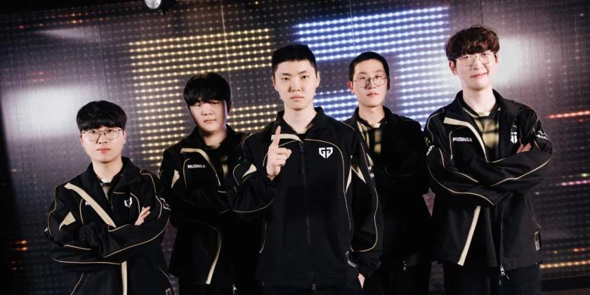 Joueurs de Gen.G après leur victoire contre la Karmine Corp à l’EWC 2026 LoL