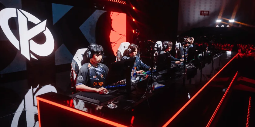 Les joueurs de la Karmine Corp sur scène à l’EWC 2026 League of Legends
