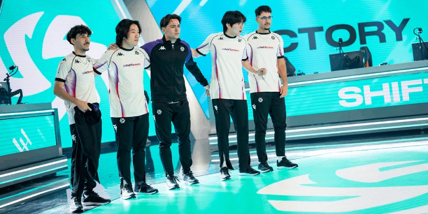 Les joueurs de Shifters sur la scène du LEC Summer 2026