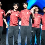 Les joueurs de G2 Esports saluent le public après leur victoire contre la Karmine Corp en playoffs du LEC Summer 2026