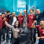 G2 Esports célèbre son titre de champion du LEC Summer 2026 autour du trophée à Nice