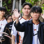 Les joueurs de MVK Esports avant la finale du Play-In contre la Karmine Corp aux Worlds 2026